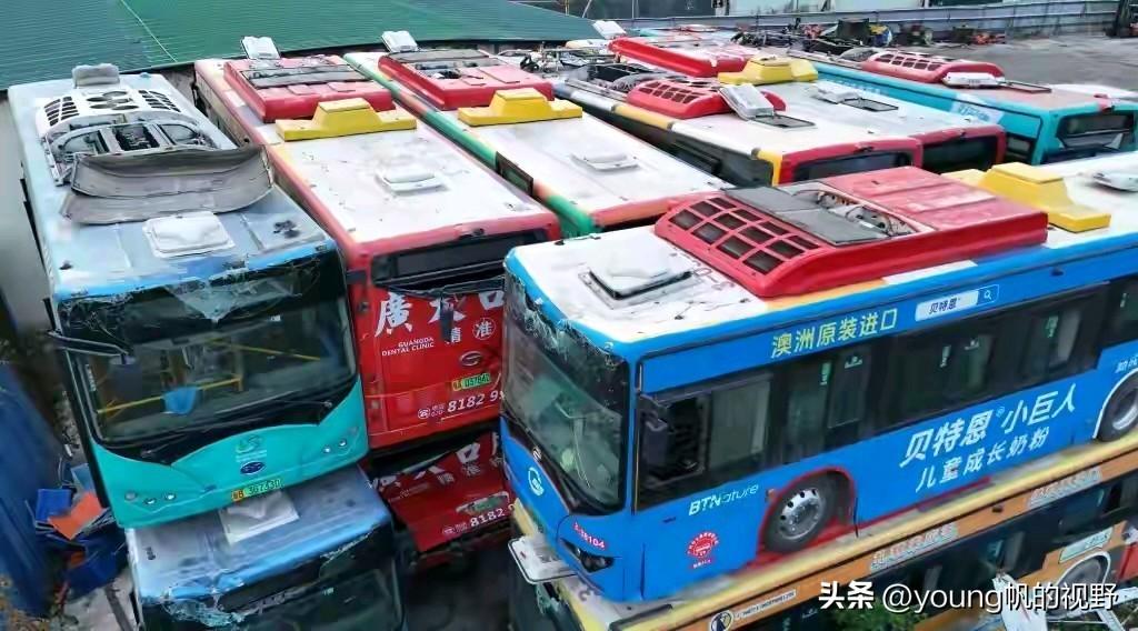 有公交迷来到汕尾的一处机动车回收公司处探访这些已经报废的广州公交。这些体积庞大的