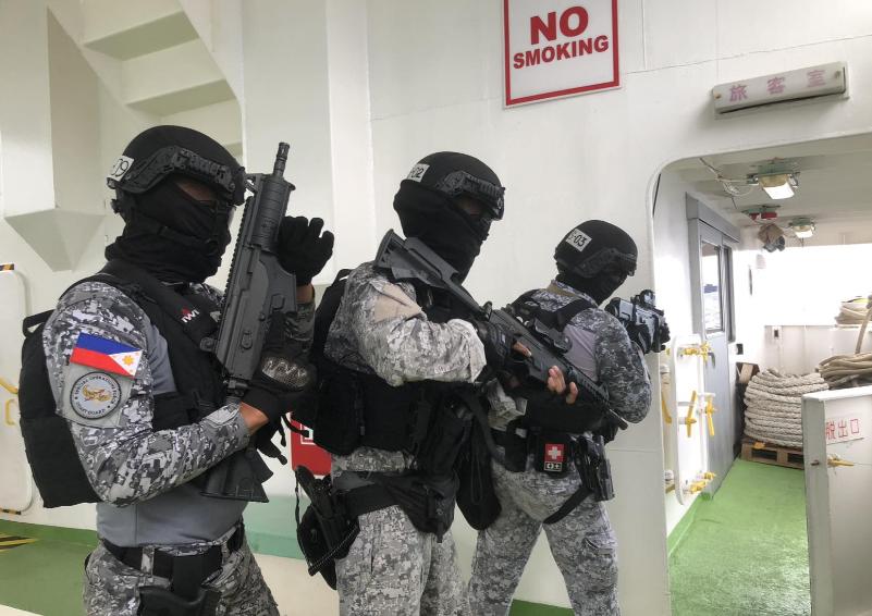 澳大利亚不装了！
 
7月21日，澳大利亚外长黄英贤在菲律宾海岸警卫队总部宣布，