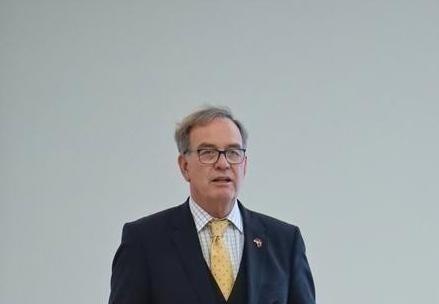 德国 曾说：中美打不起来了，因为打了也白打！日前德国教授坦率指出： 美国 不是害