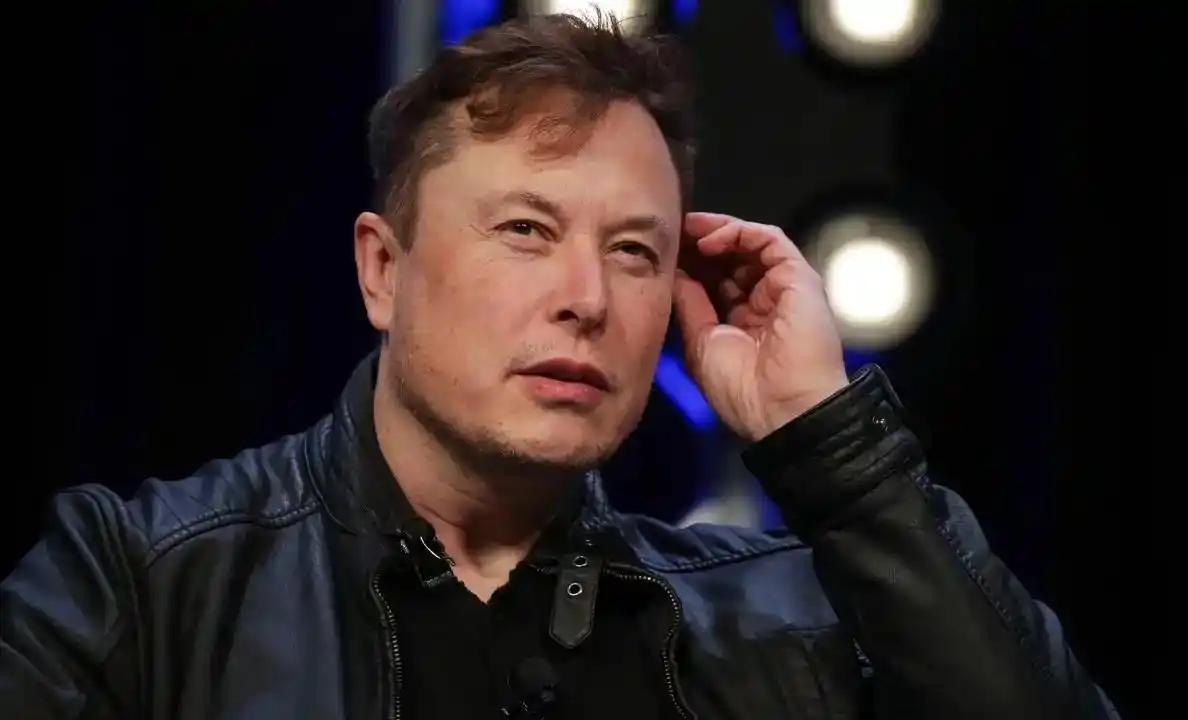 10月19日，马斯克在X上发了一句话：明年，他要给美国每一个孩子送一股Space