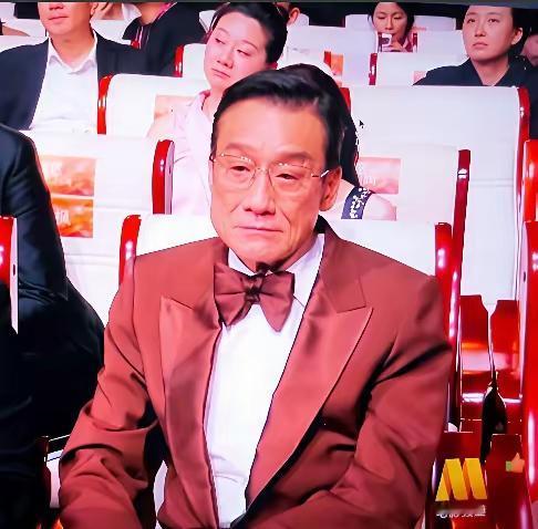 读懂梁家辉的沉重：奖杯有输赢，风骨无高下
 
看完百花奖的投票结果，很多人读懂了