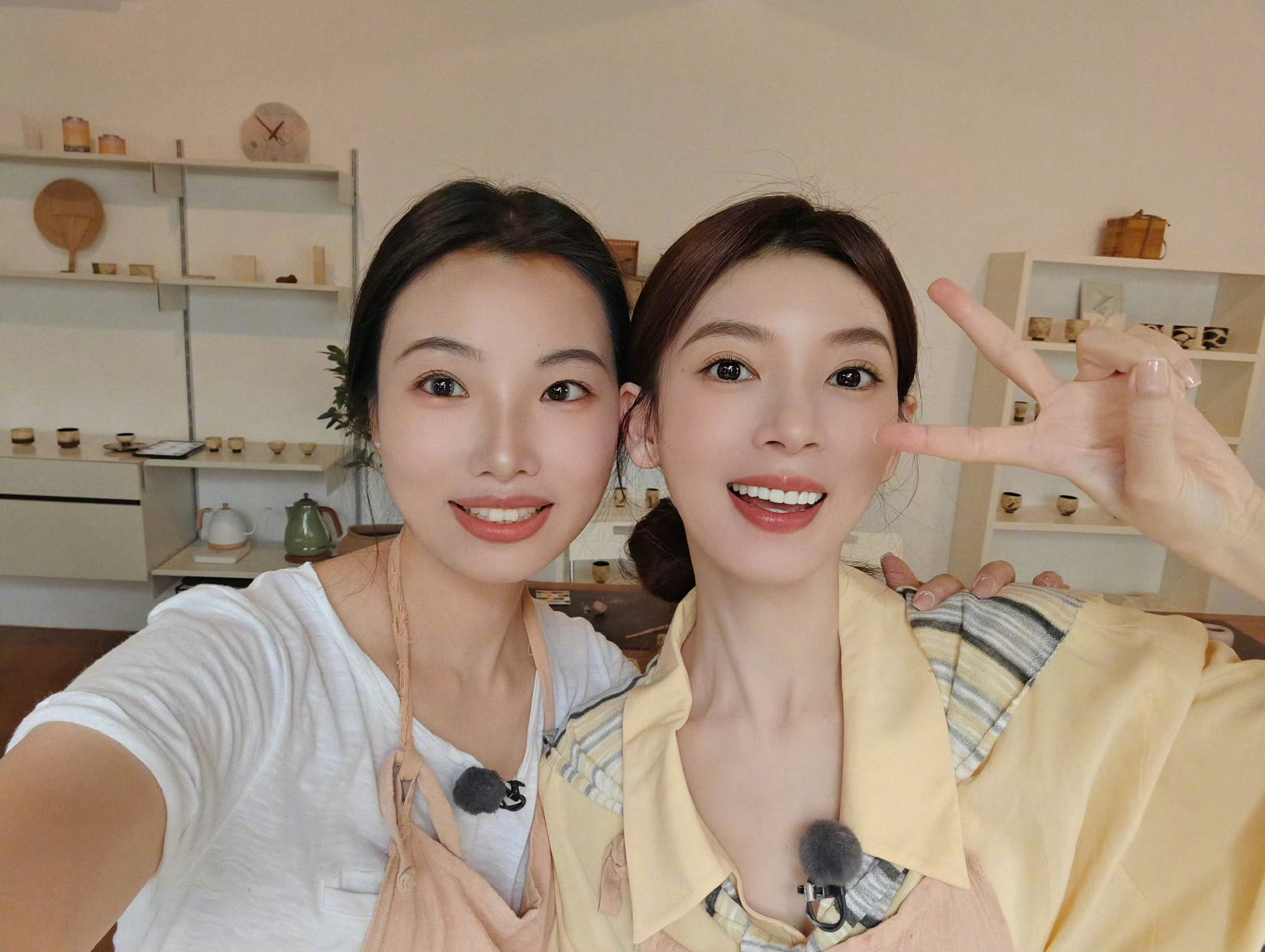 陈瑶发文庆祝自己和闺蜜20周年居然是二十年的友谊吗[泪][泪]二十年岁岁相伴,最