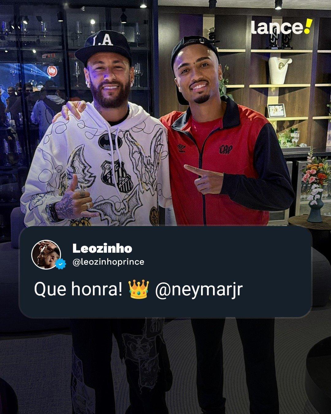 neymar 【两位“王子”合影】被称作“室内足球王子”的莱奥齐尼奥，在社交平台