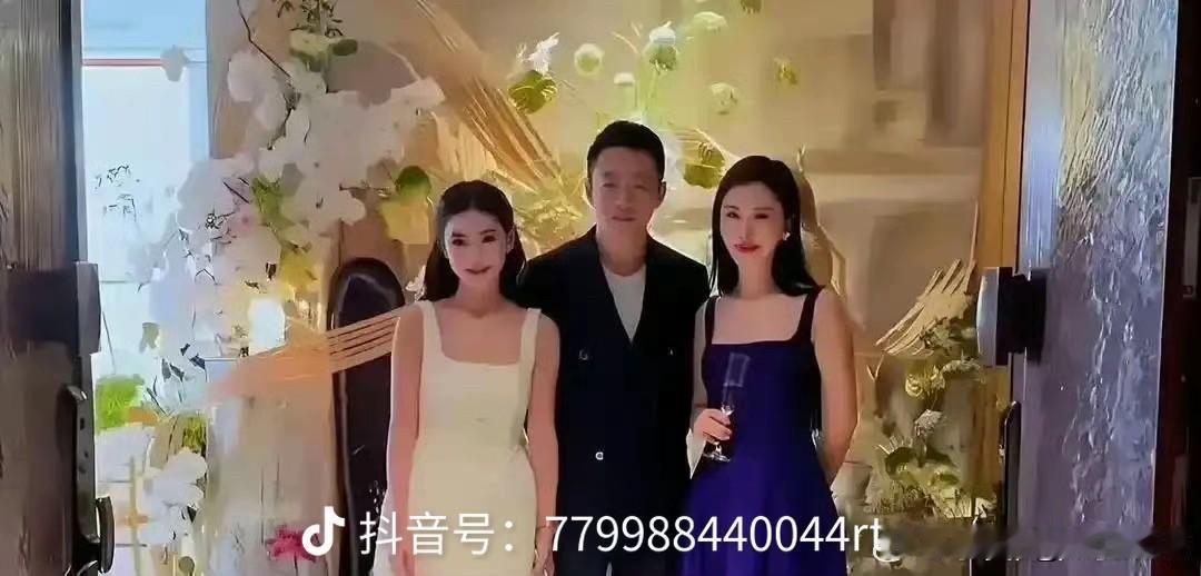 不懂就问：
汪小菲和田朴珺相识，是因为当初大S的缘故吗？
图一和图三不太明晰他们
