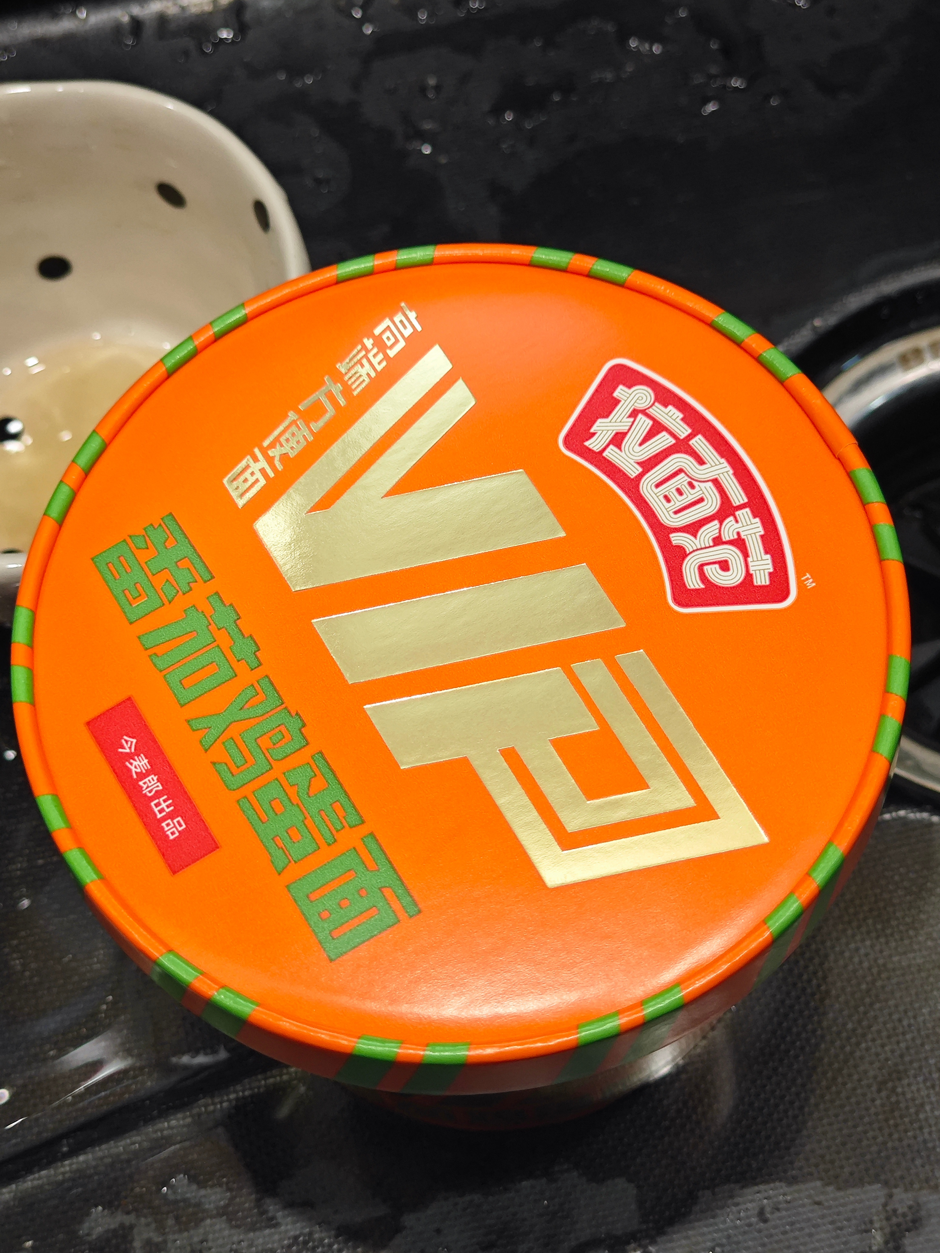 张凌赫 支持一下张总商务。张凌赫这一秒过火海外宣传VCR