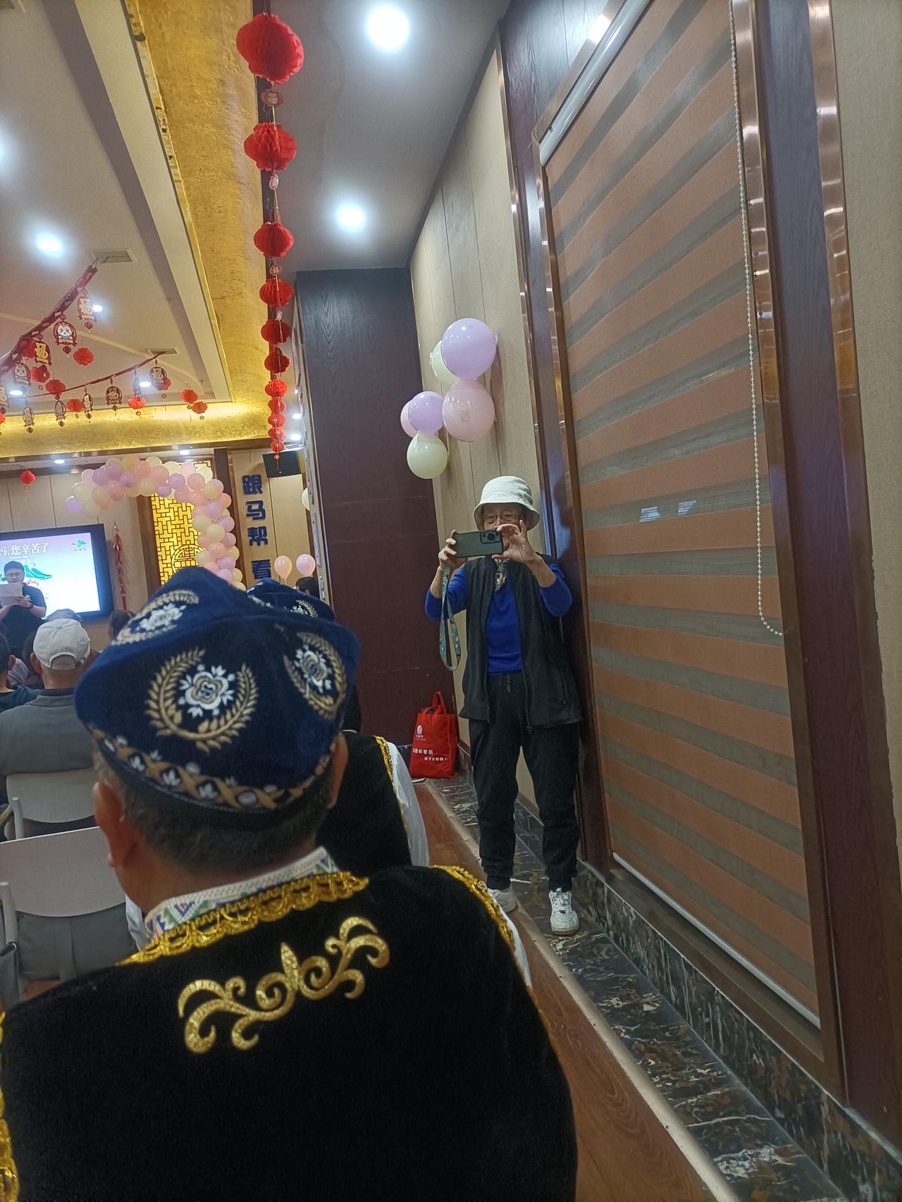 【夏之韵·参加母亲节的演出】真心话茶局

今天是母亲节。
早上八点随汉中市阳光新