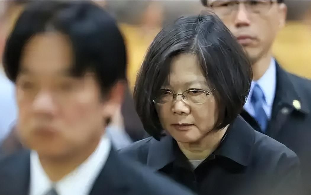 根据台媒一份近期的民调显示，超过60%的台湾民众支持两岸进行谈判，而接近70%的