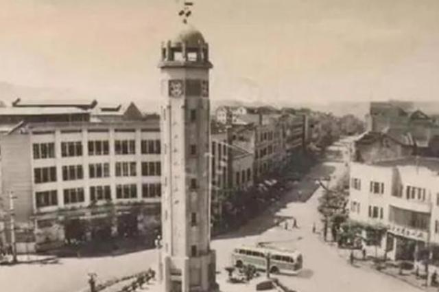 1996年6月26日下午，中央就重庆直辖管辖方案在李鹏办公室展开讨论。当时，四川