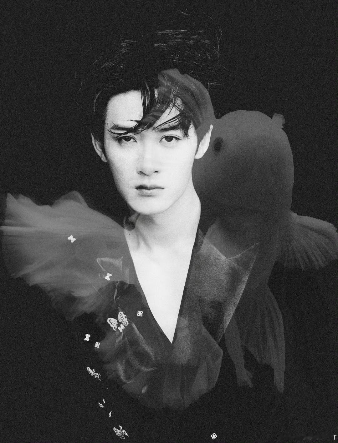 帅成啥了檀健次 这组星光大赏出图好有艺术感 特别会玩概念。。星光大赏