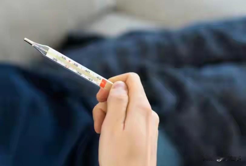 昨天中疾控甩出的7月完整账单，全国新增确诊52.2万例，重症487例，死亡仅1例