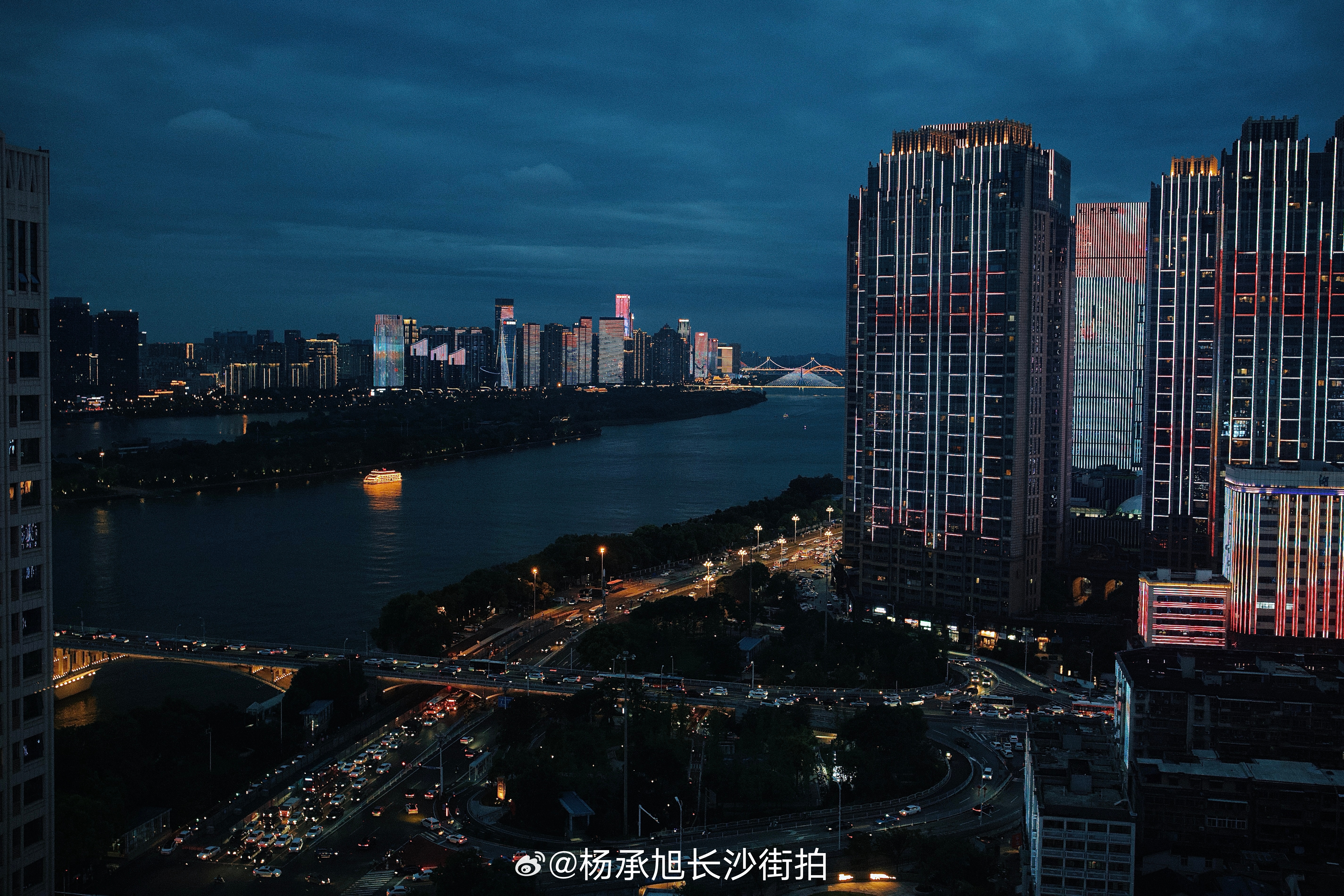 記錄城市夜景碎片…📸长沙街拍[超话]长沙机车约拍长沙机车写真长沙旅拍长沙摄影师