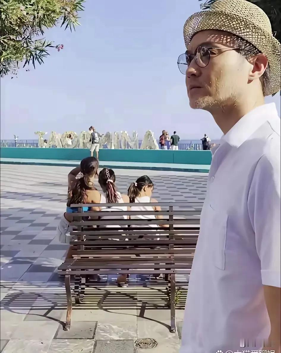 张智霖一个被岁月遗忘的人
古天乐的颜值都垮掉了
只有他还在坚守着[赞]