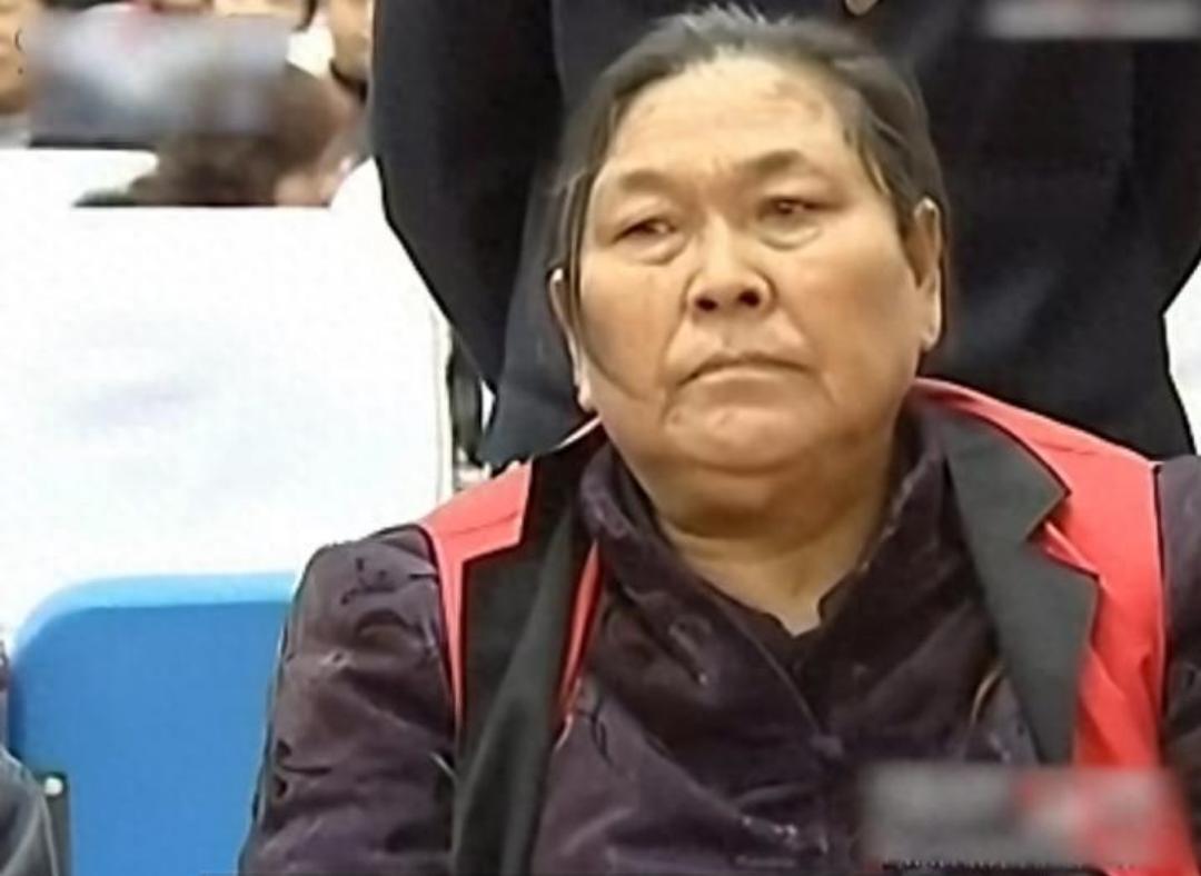 一群六七十岁的老太太，靠着骂人成立了骂人公司，两年多接30个业务，牟利共计30万