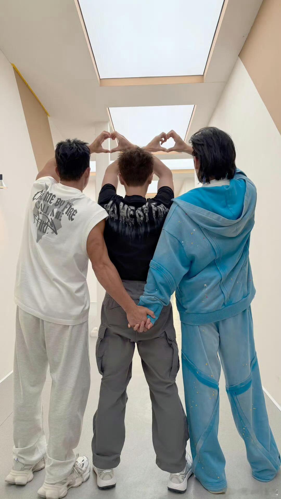 要你管 难听《要你管》真的很挑人😂好多人表示听不太进去，觉得旋律抓不住，编曲也