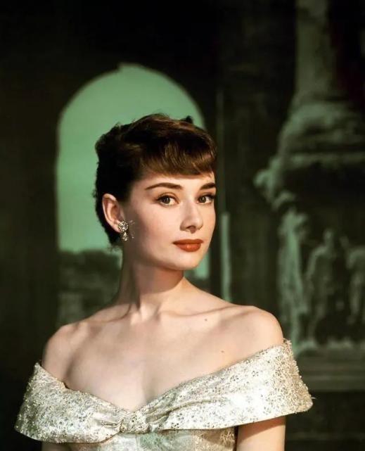 1989年，40岁李春平娶了78岁好莱坞影星，继承70亿遗产，后来女影星弥留之际