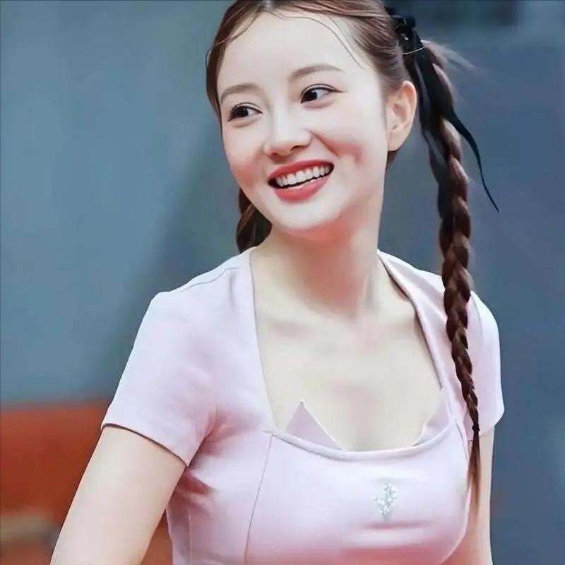 一个当过电视剧女王的人，偏选了那条最臭的路，离婚6年，她深夜坦言心声，只字不提贾