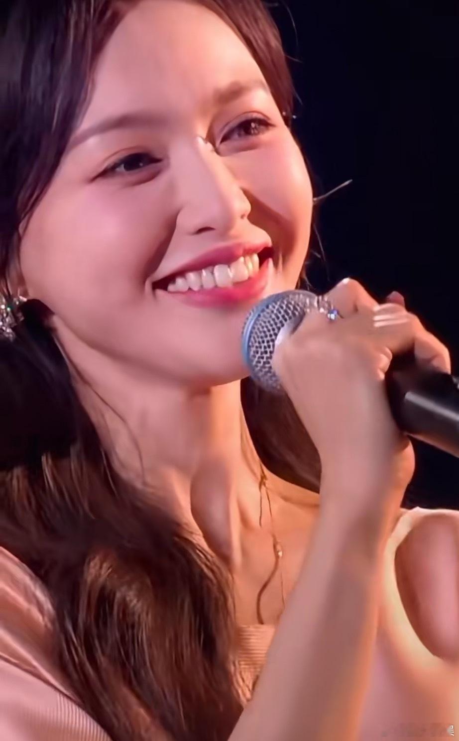 唐嫣美成啥了 欧豪也是个神笑到我了这个词条，糖糖还是甜甜的大美人，欧豪也是个神哈