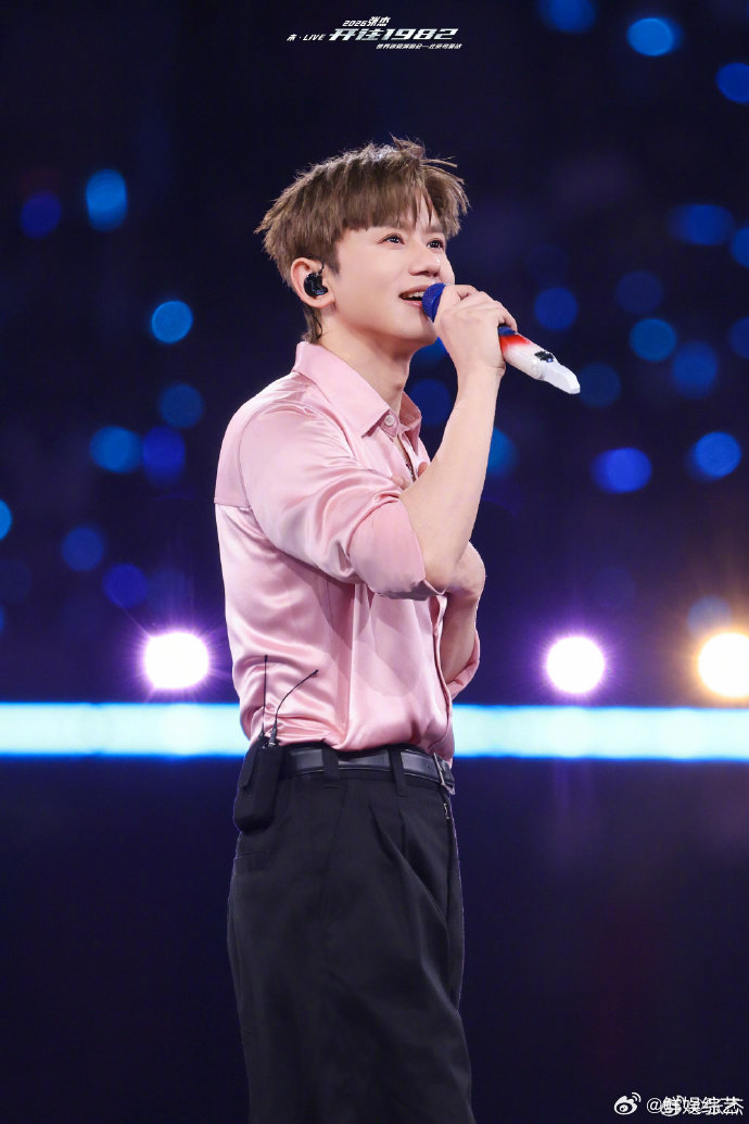 张杰赚点钱全花舞美上了 张杰对舞台的热爱全藏在舞美里，舍得投入、用心呈现，真的太