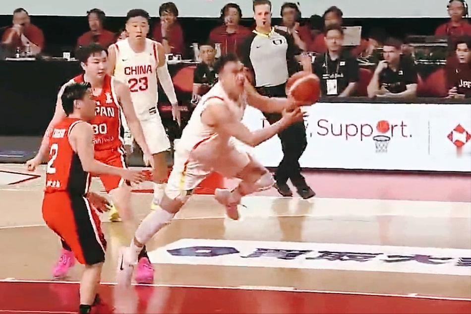 篮球不会说谎！
“三羊开泰” 的金句，
听现场都说了些什么？

杨鸣、杨毅、杨健