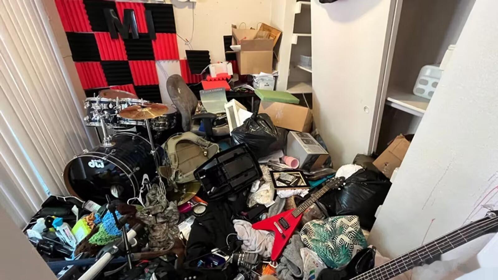 美国华盛顿州一家子度假回家，发现他们的家被闯入并被破坏，造成几千美元的损失。由于