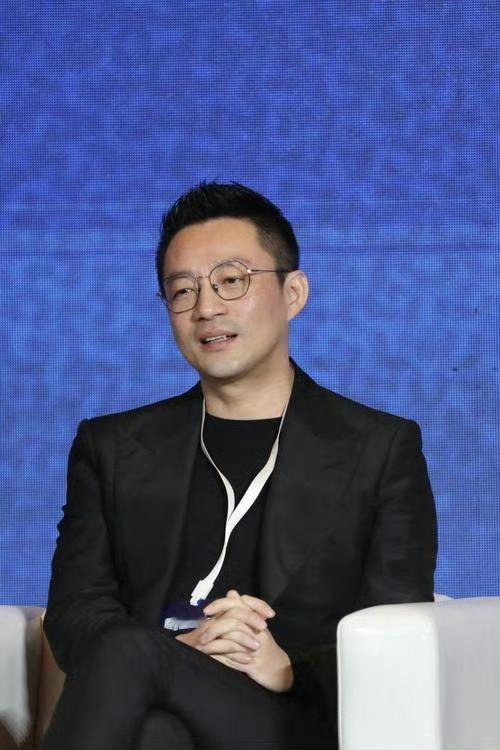 汪小菲发语音骂张兰网友们对汪小菲发语音骂张兰一事持有不同的看法。有人对汪小菲表示