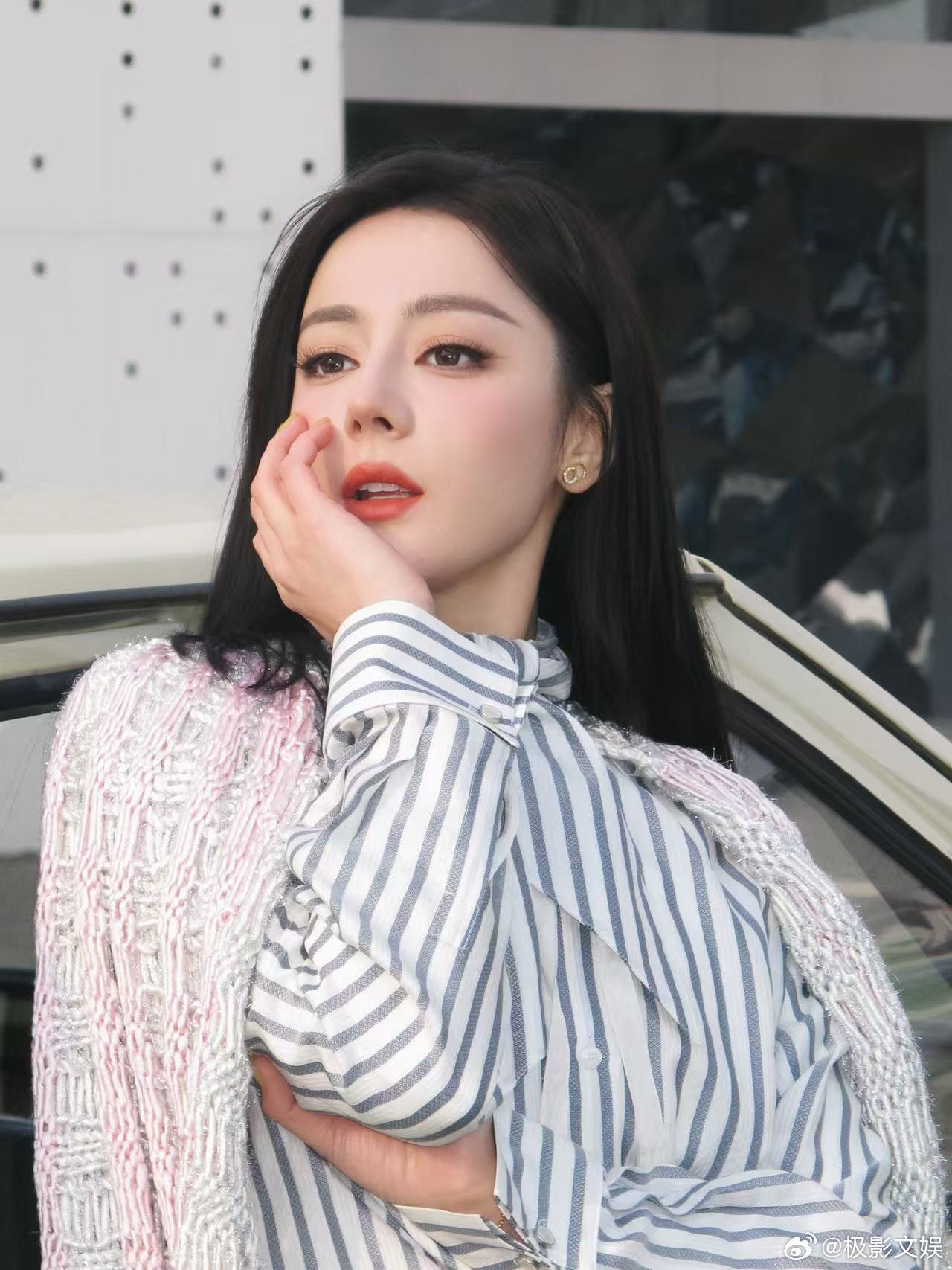 迪丽热巴的副驾迪丽热巴副驾plog热巴的专属副驾，好美，真是太棒了 