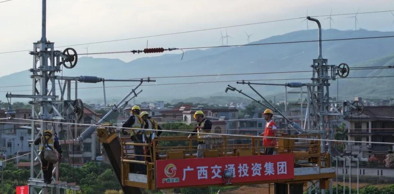 6月23日这天，南北两头几乎同时传来动静——广西的柳梧铁路和平南北站至藤县北段，