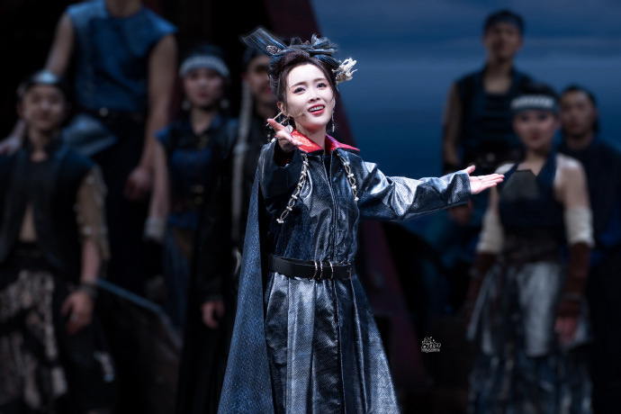 吴宣仪音乐剧她的海吴宣仪她的海吴宣仪《她的海》音乐剧5月21日首演结束！深色气质