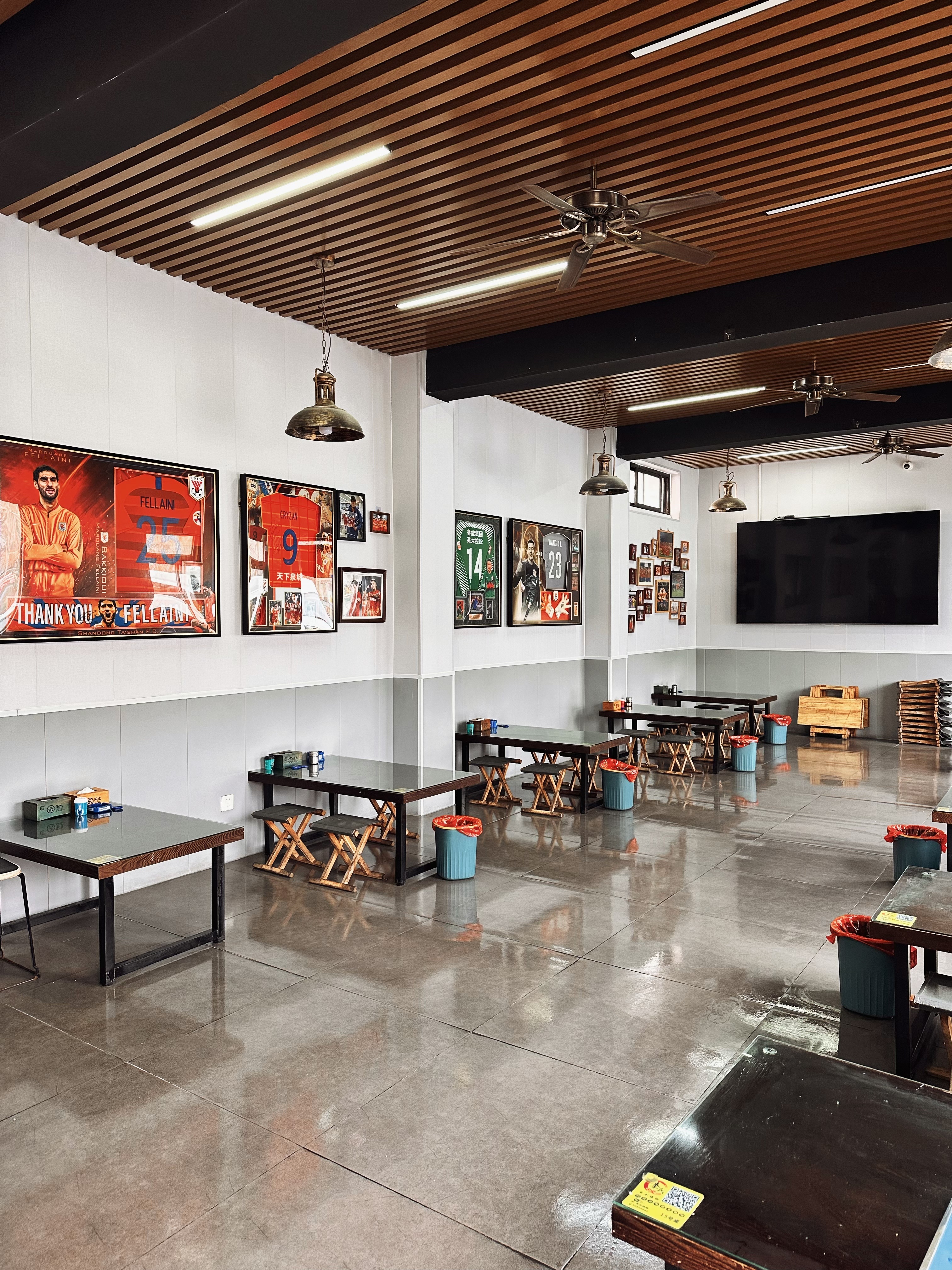 今晚在潍城区怡园路禾木烧烤第二现场一起看球，在潍坊的鲁蜜们一起！有时间的抓紧时间