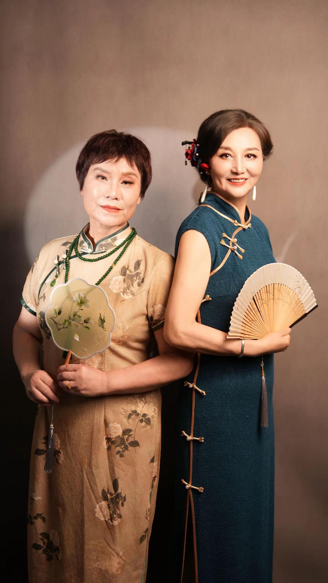 圆满任务完成！带老妈和姨拍了人生第一次写真我只管陪着她们开心、变美，健健康康，目