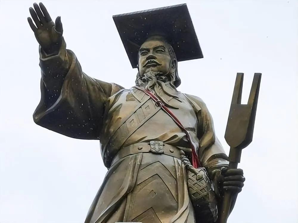 三千年来，禹是治水的圣王、夏朝的开国之君。可在1923年，一个刚满三十岁的年轻助
