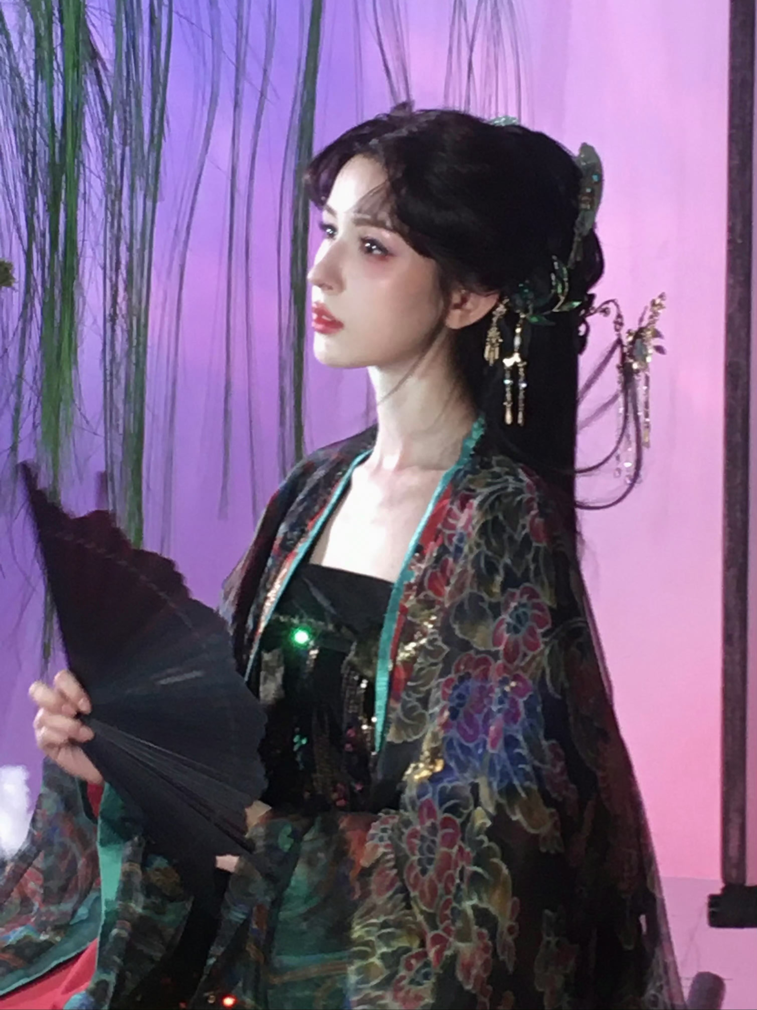 谁把哈妮克孜头发挂树上了哈妮克孜东方诡美感🆘哈妮克孜这组氛围感直接封神！枯枝缠