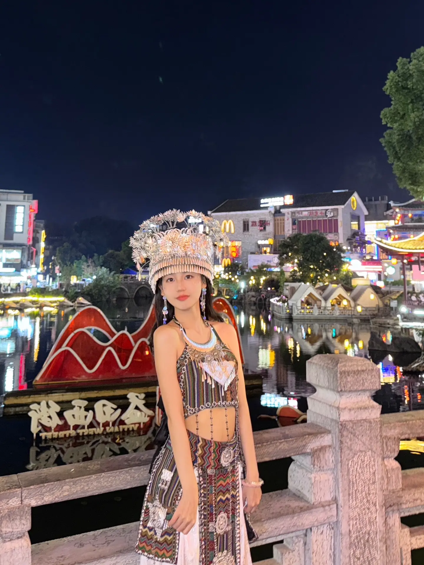 总要穿一次苗族服饰吧