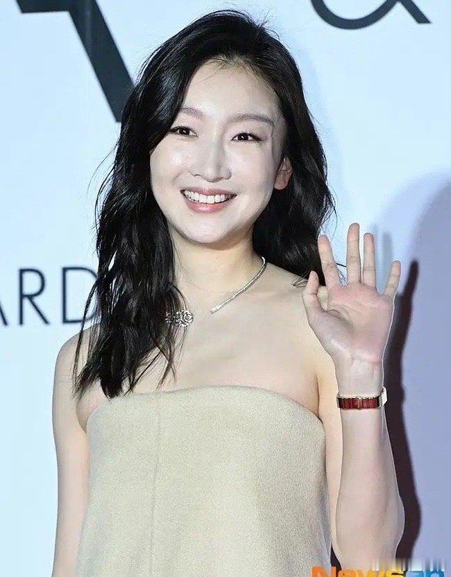 小黄鸭这脸是怎么了[哆啦A梦害怕] 动脸动多了吧 ​​​