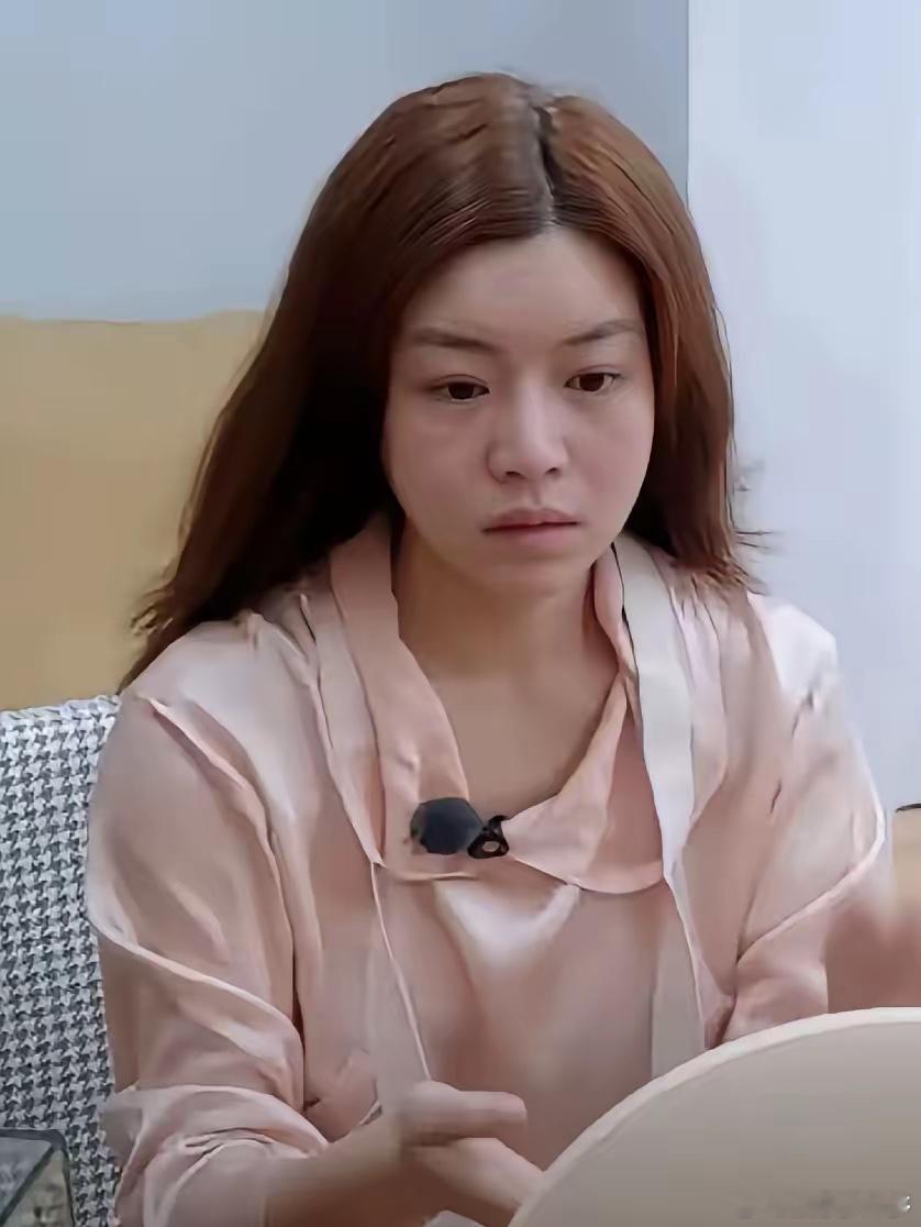 陈妍希素颜出圈，给所有容貌焦虑的人上了一课，真实永远比完美更动人。不知道从什么时