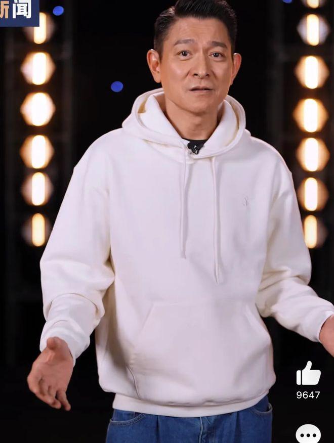 娶了外国人的男明星都有谁
[熊猫]撒贝宁：央视著名主持人，他的妻子是加拿大人李白