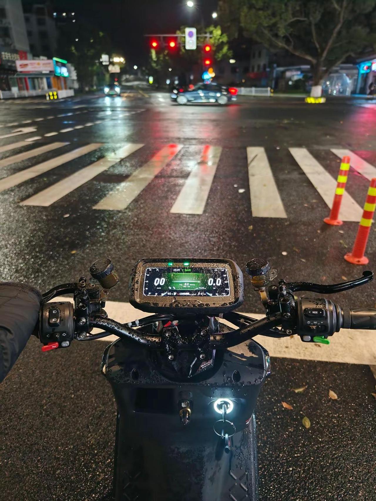 今年的雨季像你的脾气