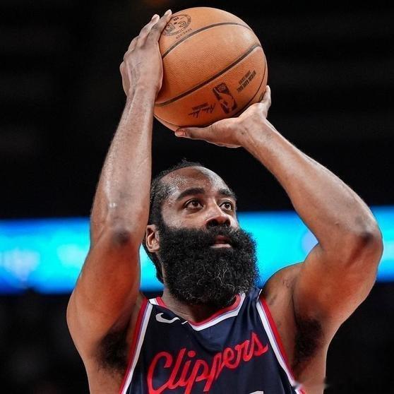 《哈登三场征服骑士！36岁老将如何用传球改写争冠剧本？》风评逆转的速度，有时比哈