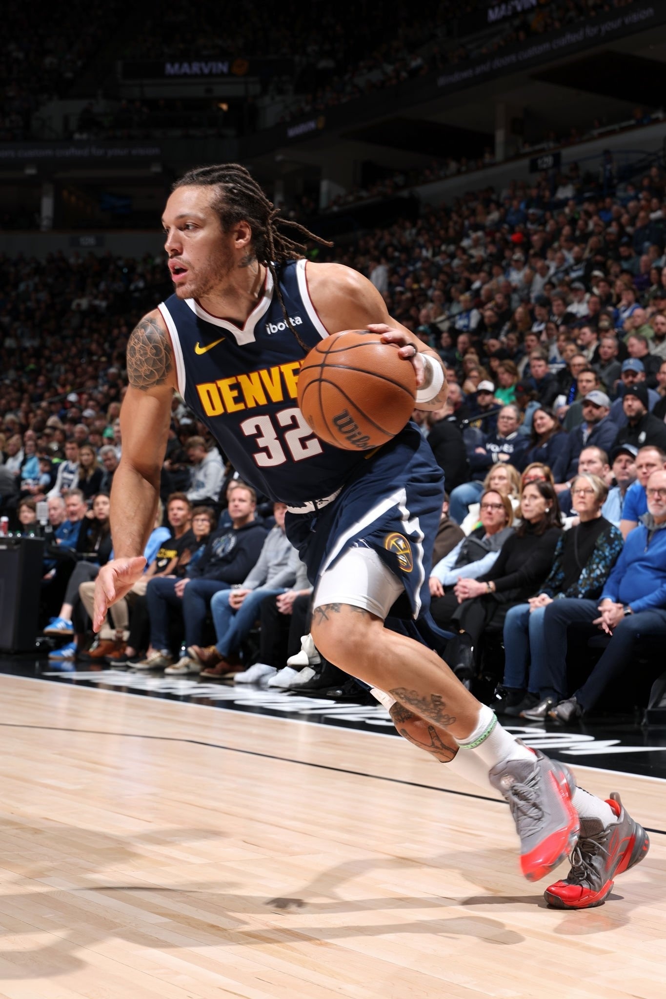 SNEAKERS ON COURT  Aaron Gordon & 361° A