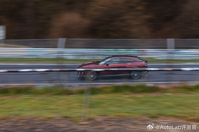 完全无伪装的小米YU7GT被拍到了，很亮眼小米YU7GT新配色现身纽北