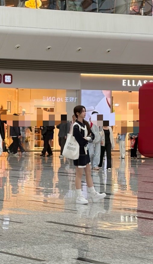 商场偶遇张淼怡拍戏张淼怡在商场拍戏  珠海商场偶遇拍戏中 娱乐