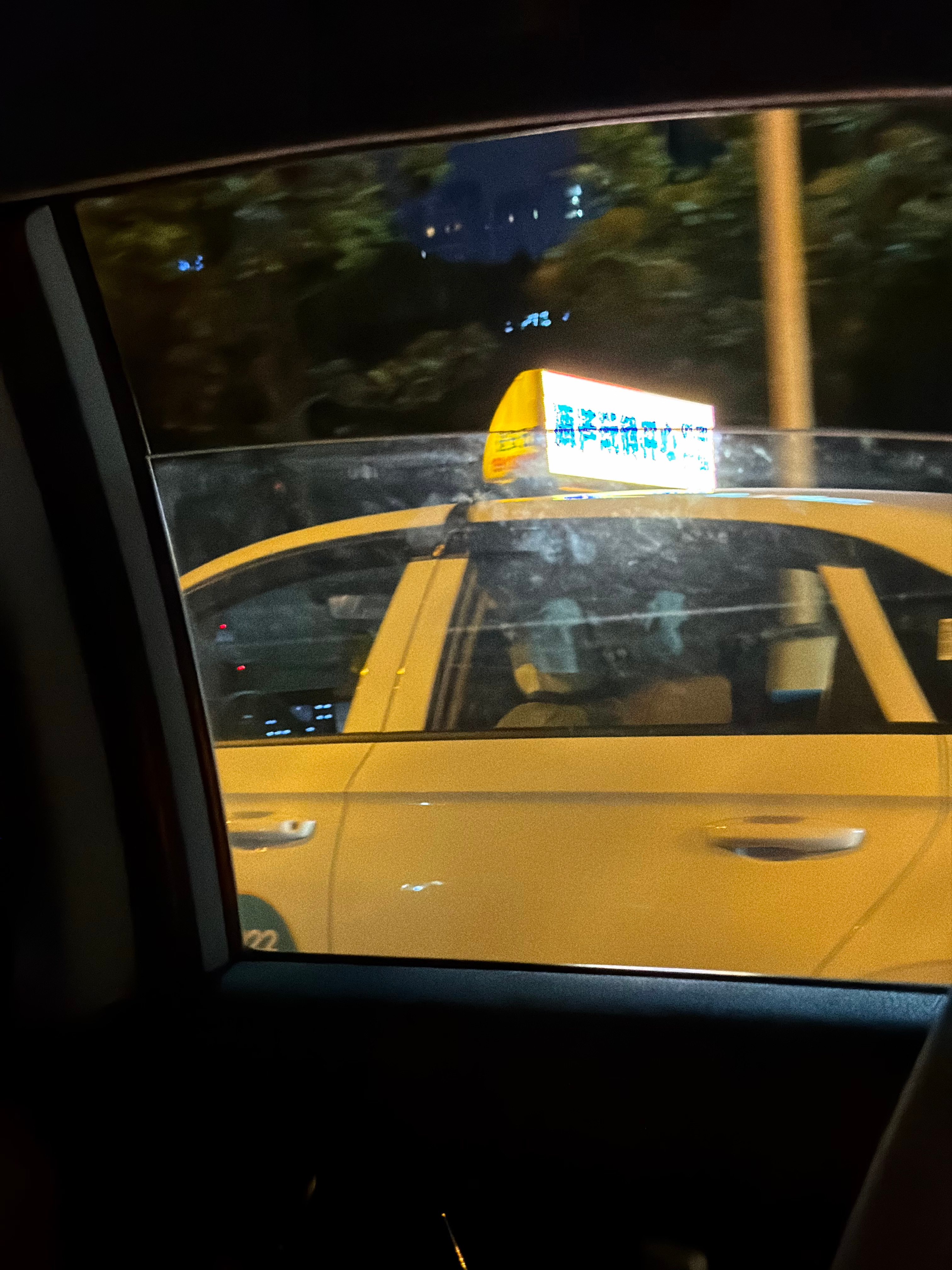 刚下高铁打上车就偶遇了应援的士 