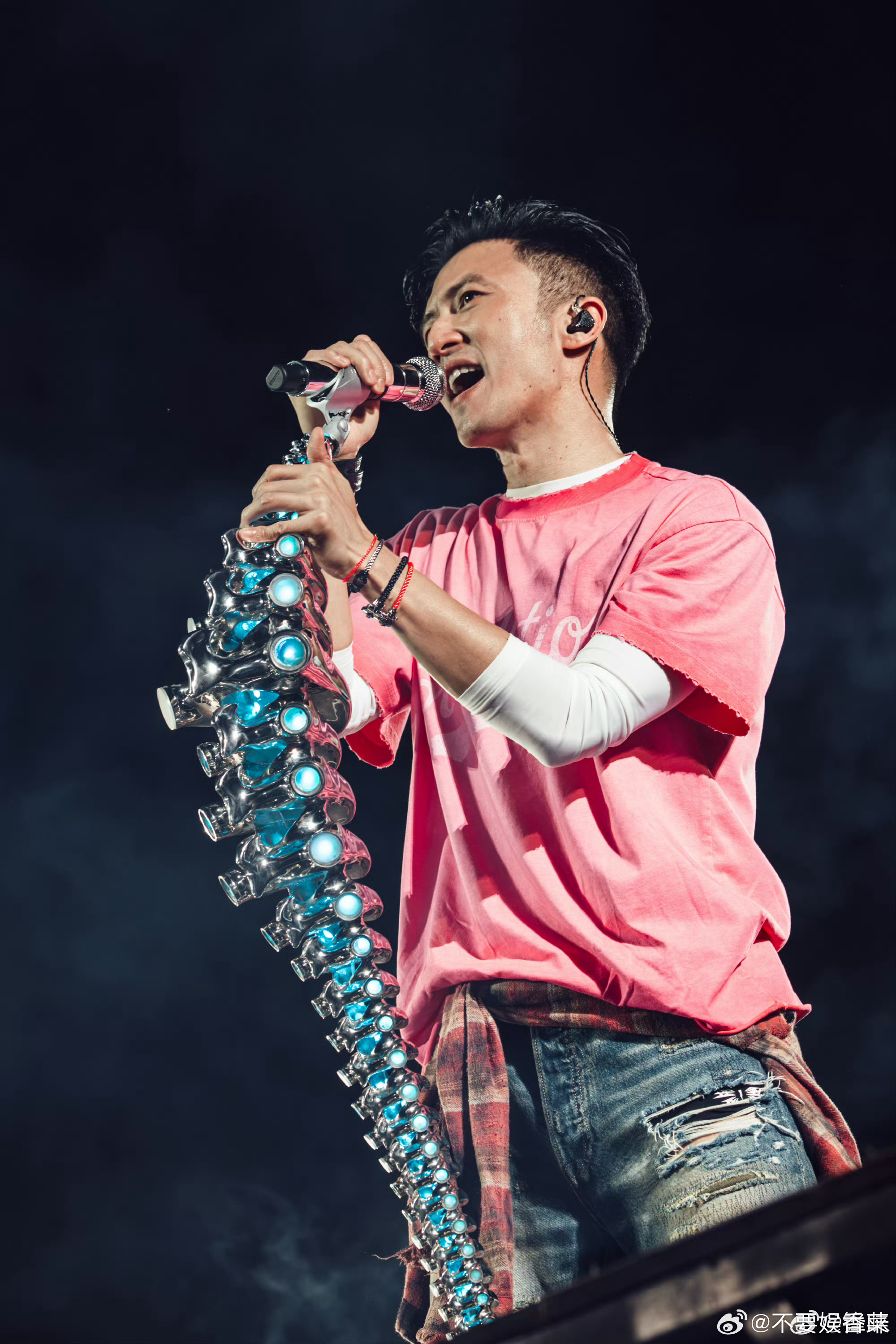 东北大哥来谢霆锋演唱会也得叫老公 本打算低调听歌的东北爷们，被接连的经典金曲打动