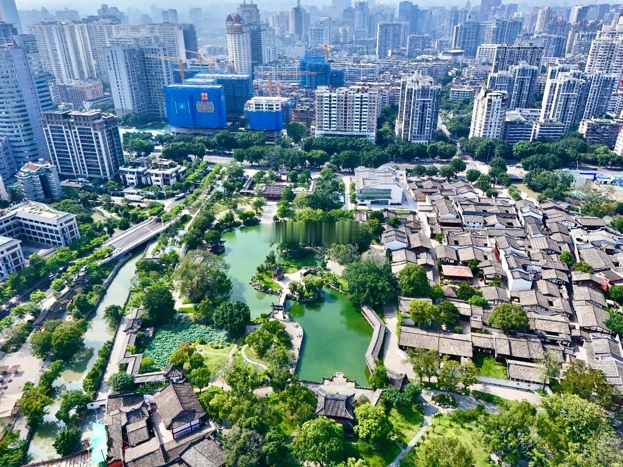 福州南公园周边最新城市界面：古韵园林对望现代楼宇