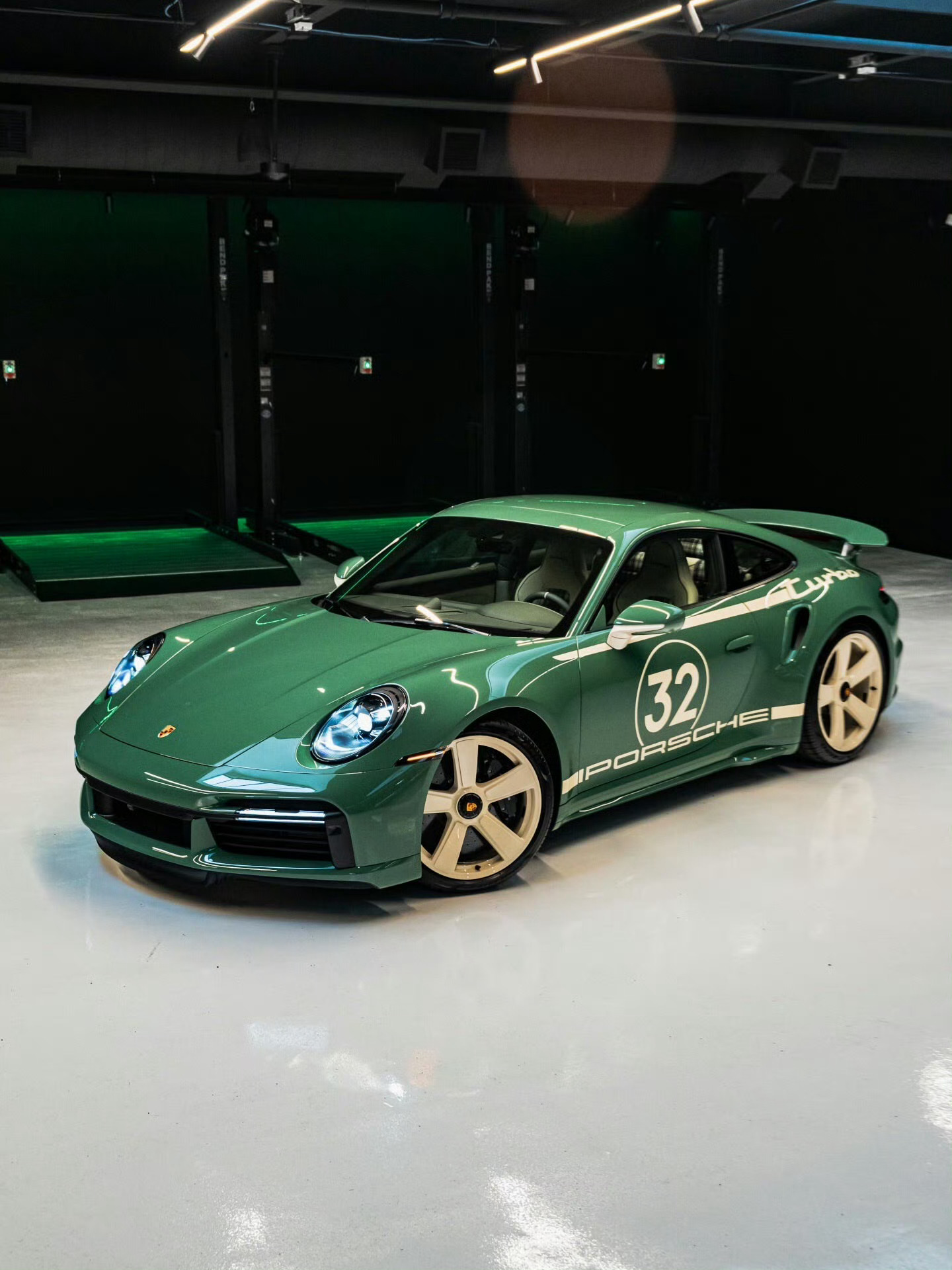 保时捷 911 Turbo 50 Years Auratium Green