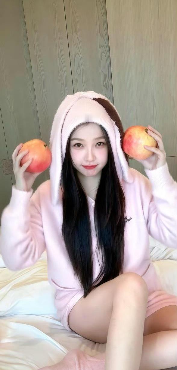 虞书欣认证兔塑本来就是啊北极巨兔那可不是盖的，左看右看横看竖看都是🐰啊 