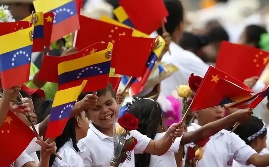 委内瑞拉生活着约20万中国人。但最令人惊叹、也最值得深思的是：这20万人中，竟有