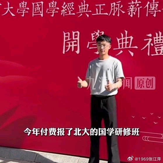 一夜爆火千万粉，一夜落幕散团队。
 曾经在菏泽南站翻唱《诺言》出圈的郭有才，终究