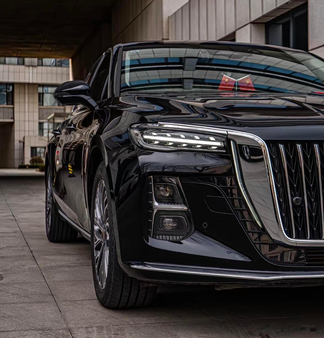 🚗2025款红旗H5深度测评📌【尺寸与空间：B级车的天花板】4988mm车长