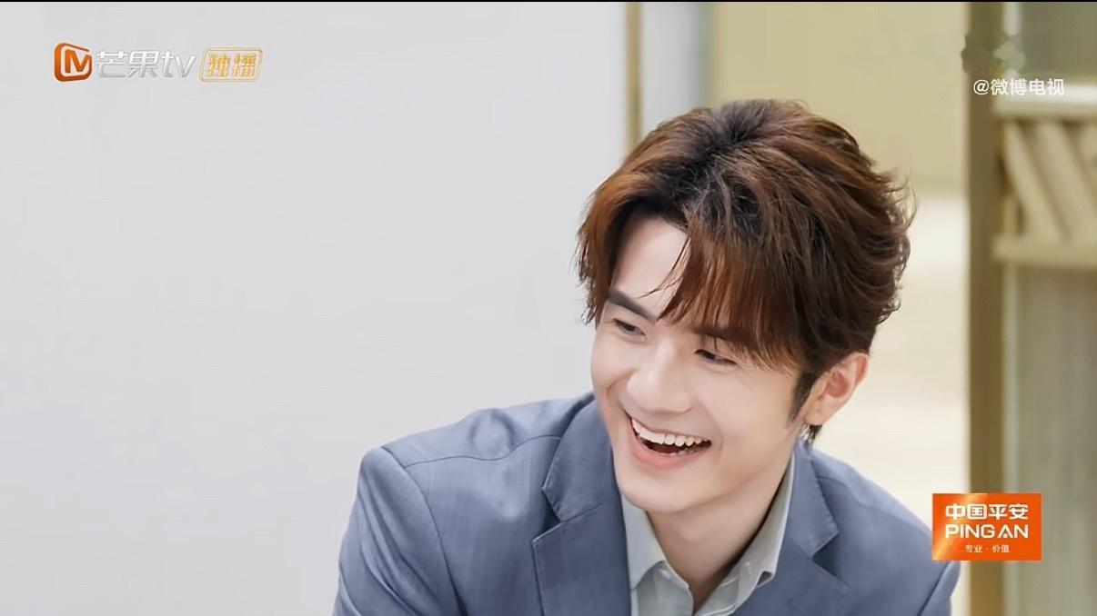 李晋晔贴脸磕奥斯卡孙乐言初入职场金融季李晋晔全程贴脸问奥斯卡家里人对乐言态度，紧